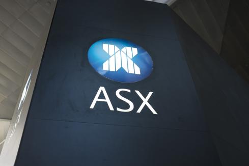 Aust shares rally to new record, finish just below 7900