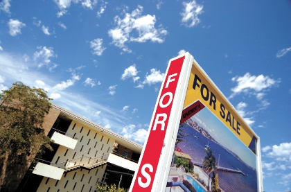 Perth property listings tumble 14pc