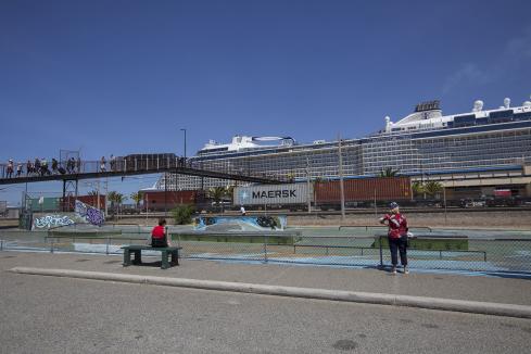 $1bn cruise ship docks in Fremantle