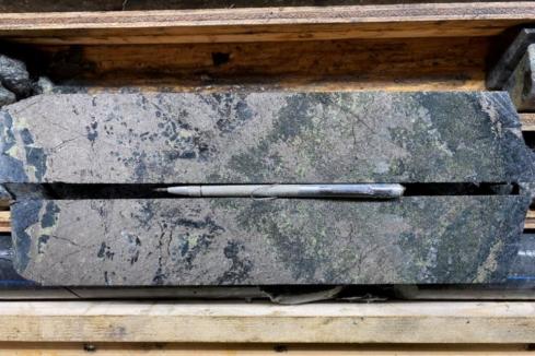 Blackstone hits strong sulphides in Canada 