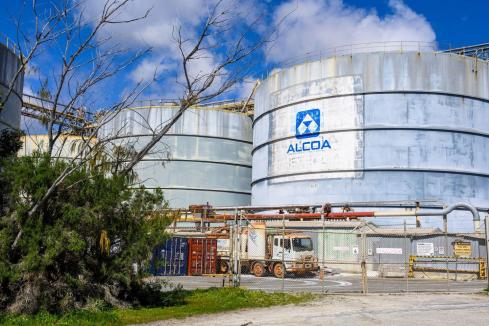 Alcoa updates $3bn Alumina deal