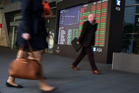 Shares plunge on US outlook fears 