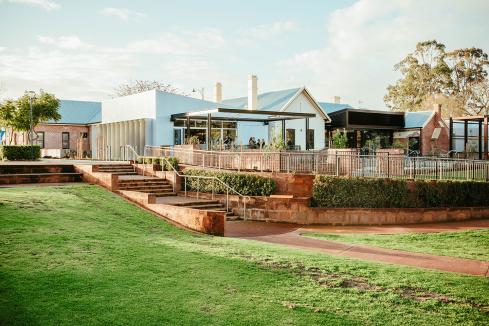 Historic Pinjarra pub reopens