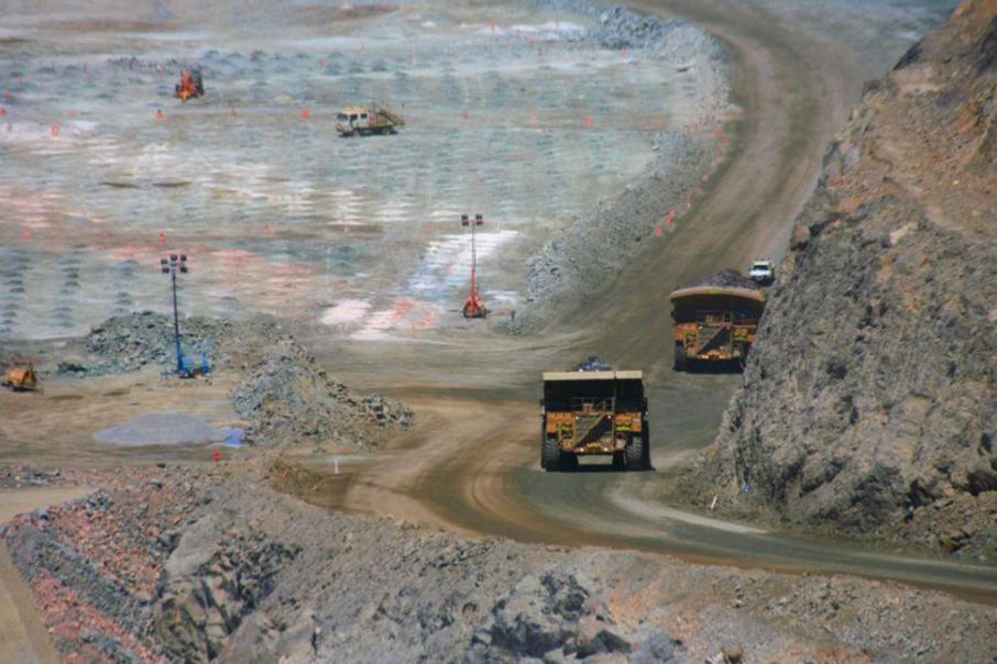 Barrick to sell Super Pit stake