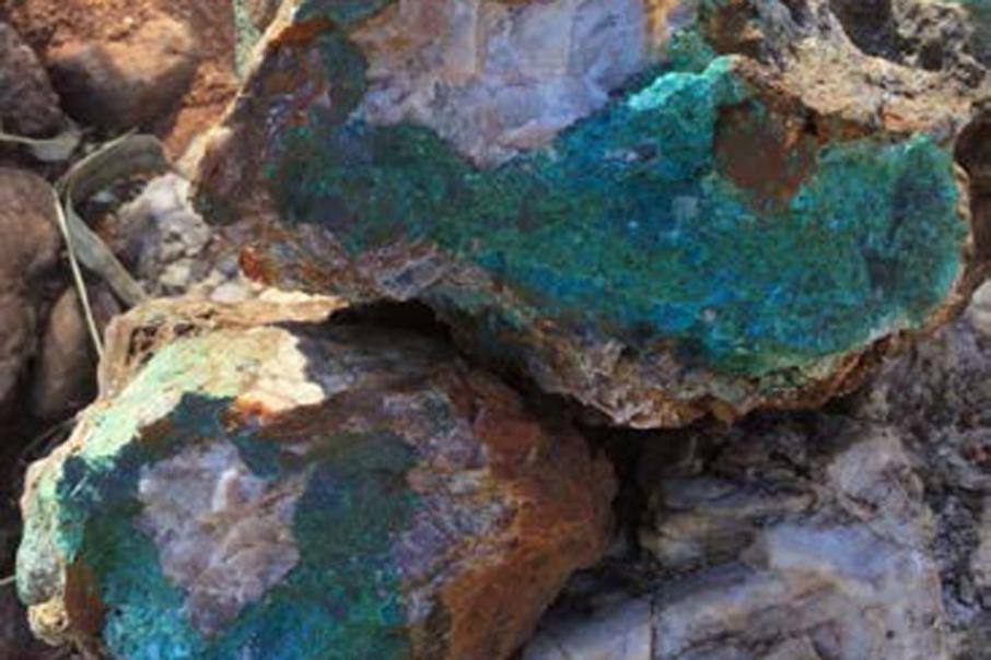 Hammer knocks out 36% copper rock chips in Qld