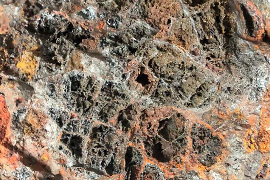 Hammer uncovers intriguing gold-copper trends in Qld