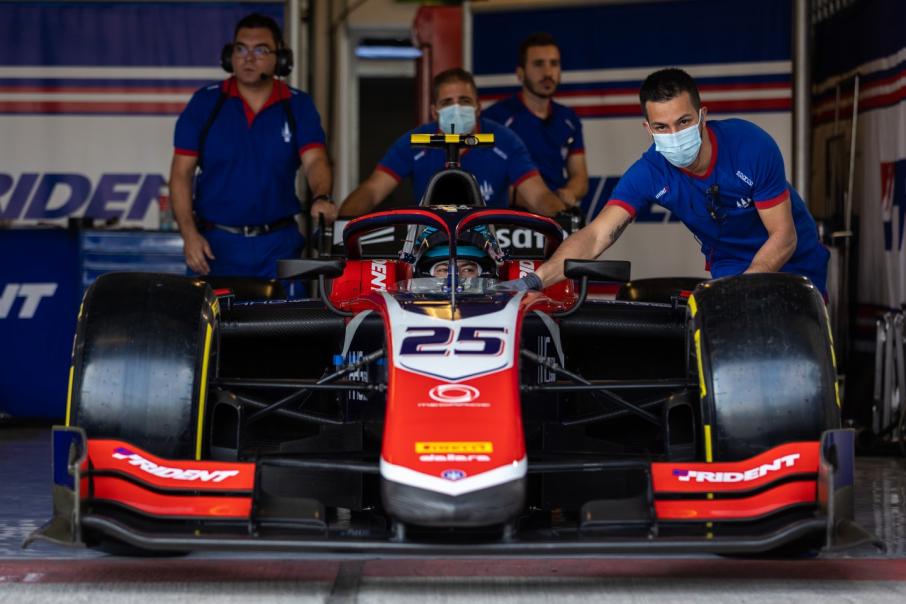 Williams fastens belt for F2 championship