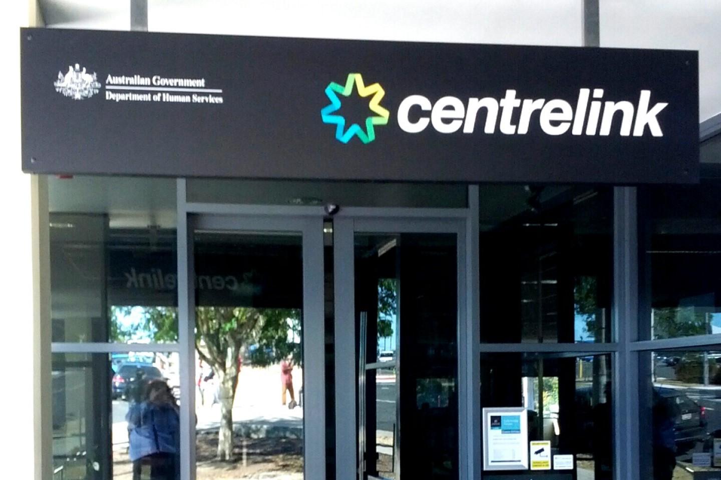 Centrelink debt recovery scheme to resume